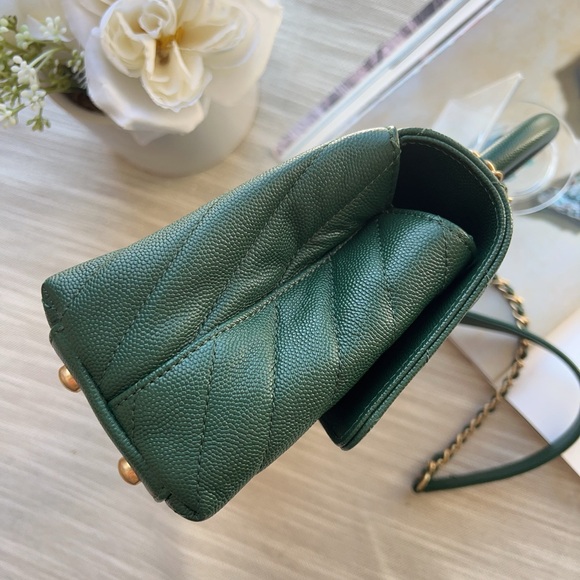 Chanel Small Coco Handle Caviar Bag Green - Picture 6 of 10